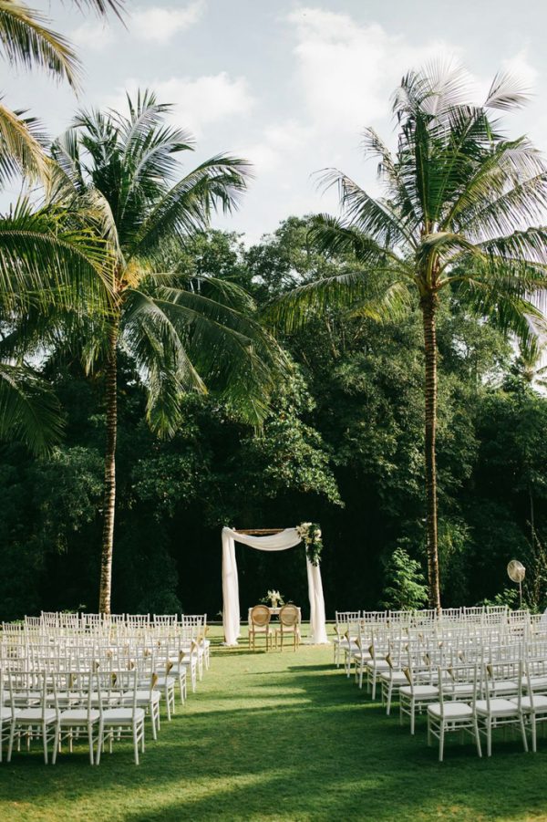 sophisticated-jungle-wedding-at-the-sanctuary-bali-15-600x901.jpg