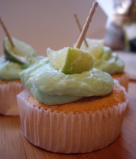 29b4f303ff89a978_gin_tonic_cupcakes.jpg